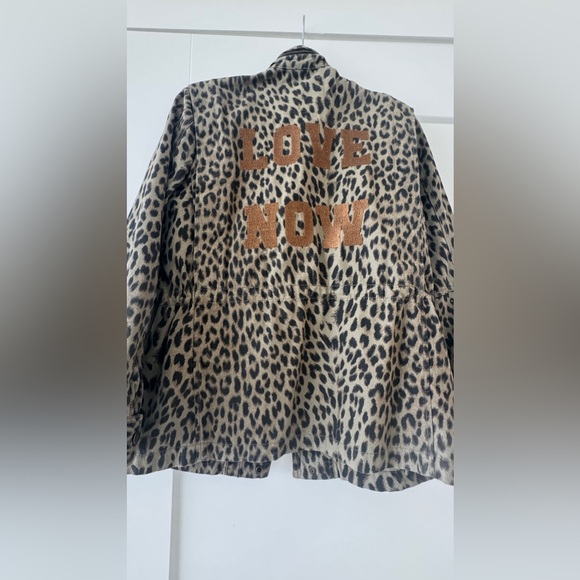 Zadig & Voltaire
Kayaka Leopard-Print Canvas
Jacket size L fit 6-8 like new - Picture 15 of 15